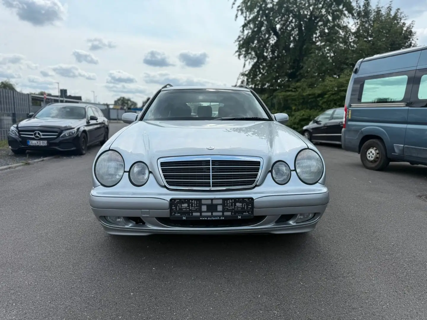 Mercedes-Benz E 200 KOMPRESSOR T CLASSIC,Automatik,Tüv Neu Argent - 2