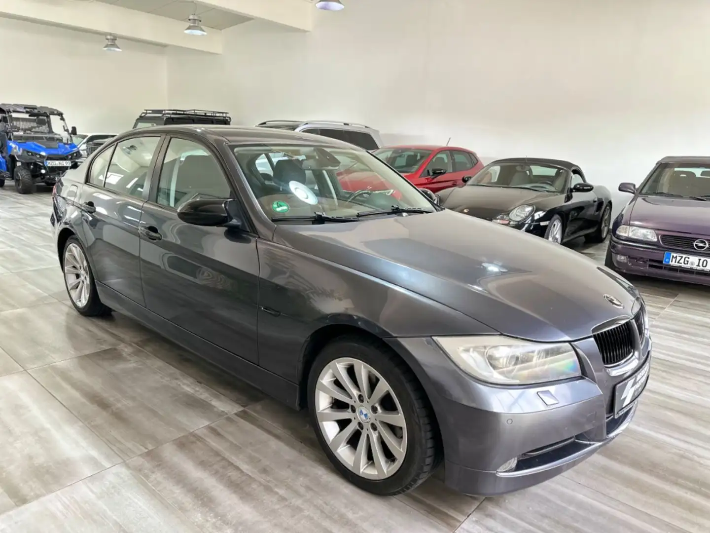 BMW 320 i Lim. *SHZ*PDC*Tempomat*Alpine Sound*TÜV* Gris - 2