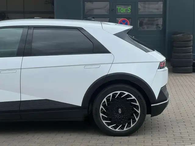Hyundai Ioniq 5 view 5