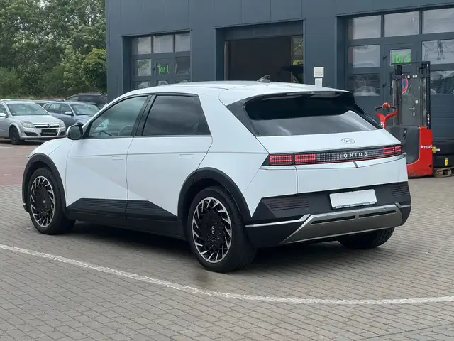 Hyundai Ioniq 5 view 6