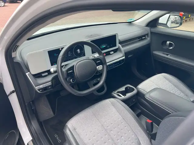 Hyundai Ioniq 5 view 14