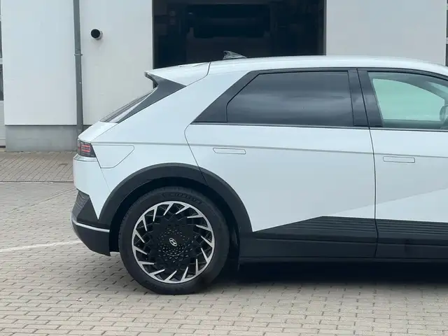 Hyundai Ioniq 5 view 9