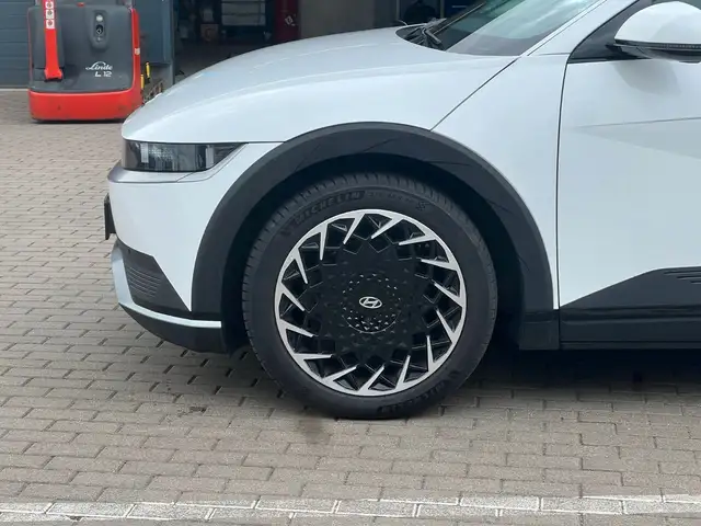Hyundai Ioniq 5 view 2