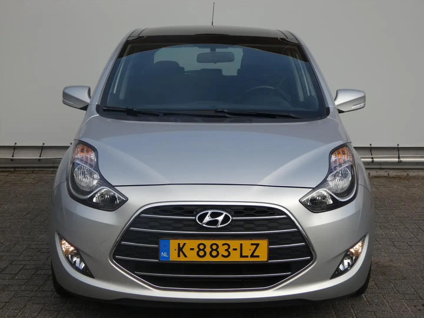 Hyundai iX20 1.6i Blue 124pk Automaat Premium Grau - 2
