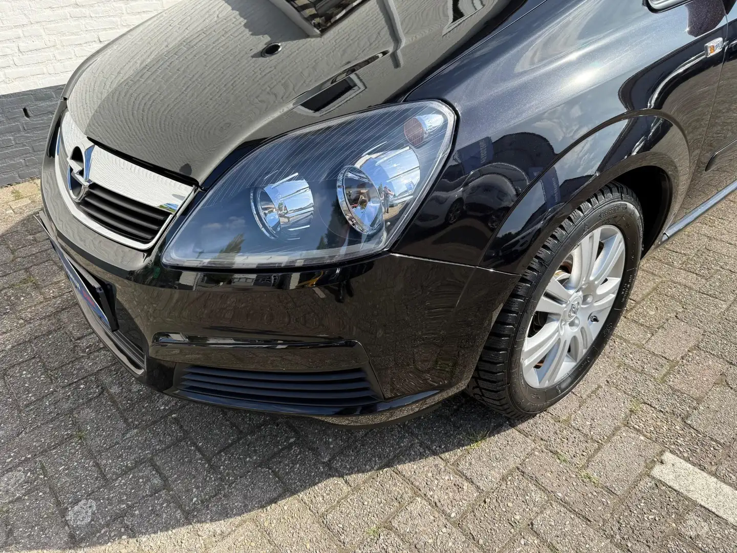 Opel Zafira 2.2 Enjoy Volautomaat/ 1e Eigenaar/ Airco/ Cruise Zwart - 2