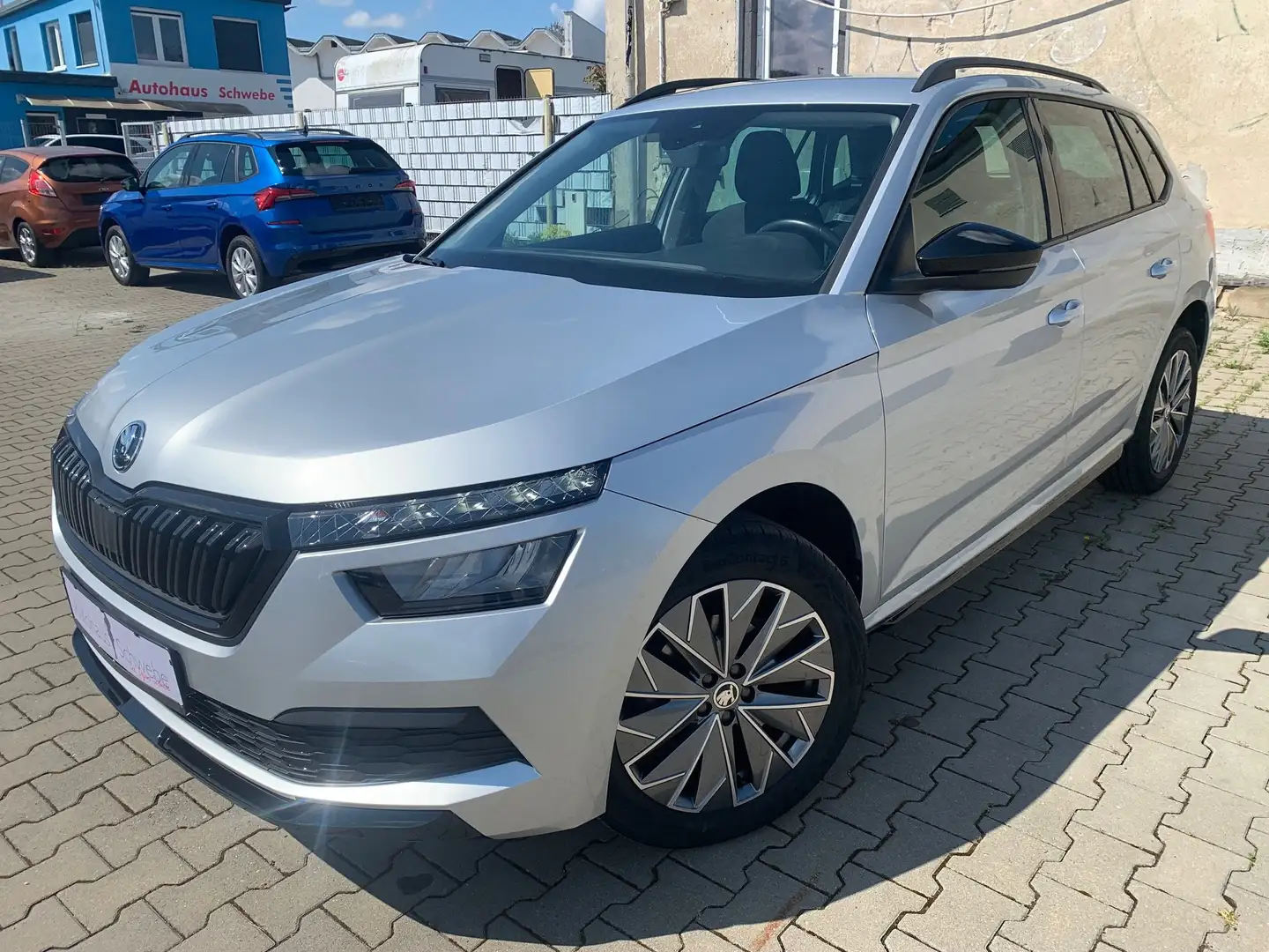 Skoda Kamiq 1.0 TSI DSG Style Black Style Silber - 1