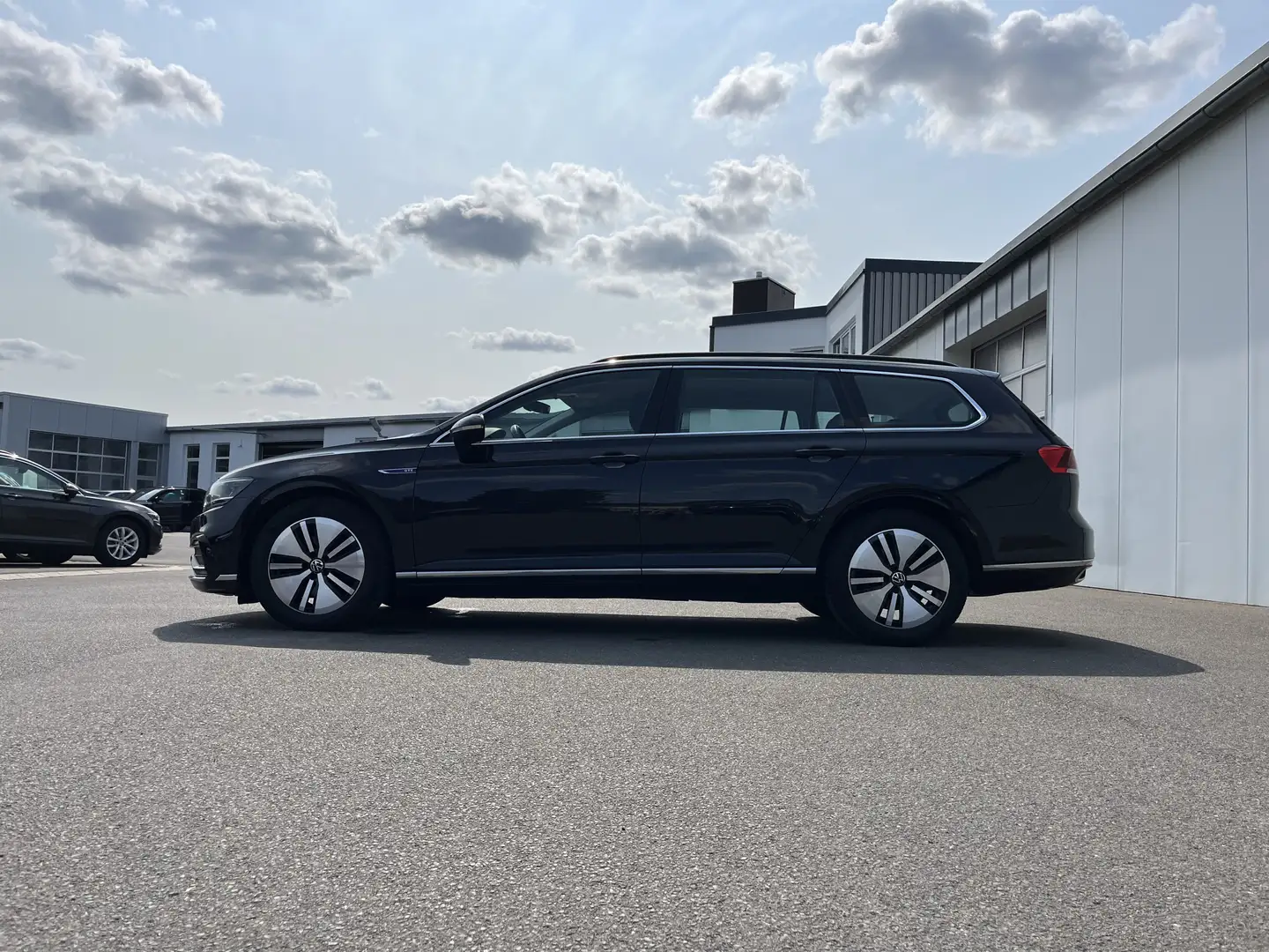 Volkswagen Passat Variant GTE 1.4 TSI 100€ m. 20% Anzahlung AHK DAB Navi A Noir - 2