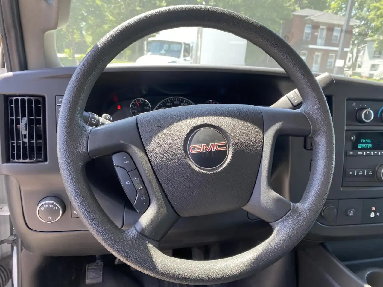 GMC Savana 3500 photo GMC Savana 3500