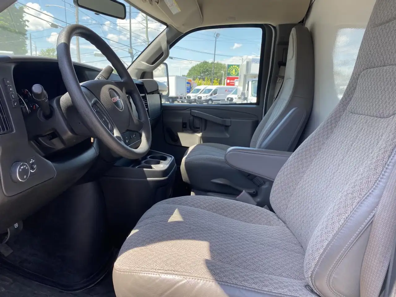 GMC Savana 3500 photo GMC Savana 3500