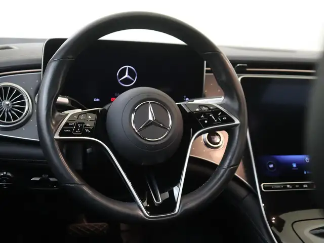 Mercedes-Benz Eqs view 10