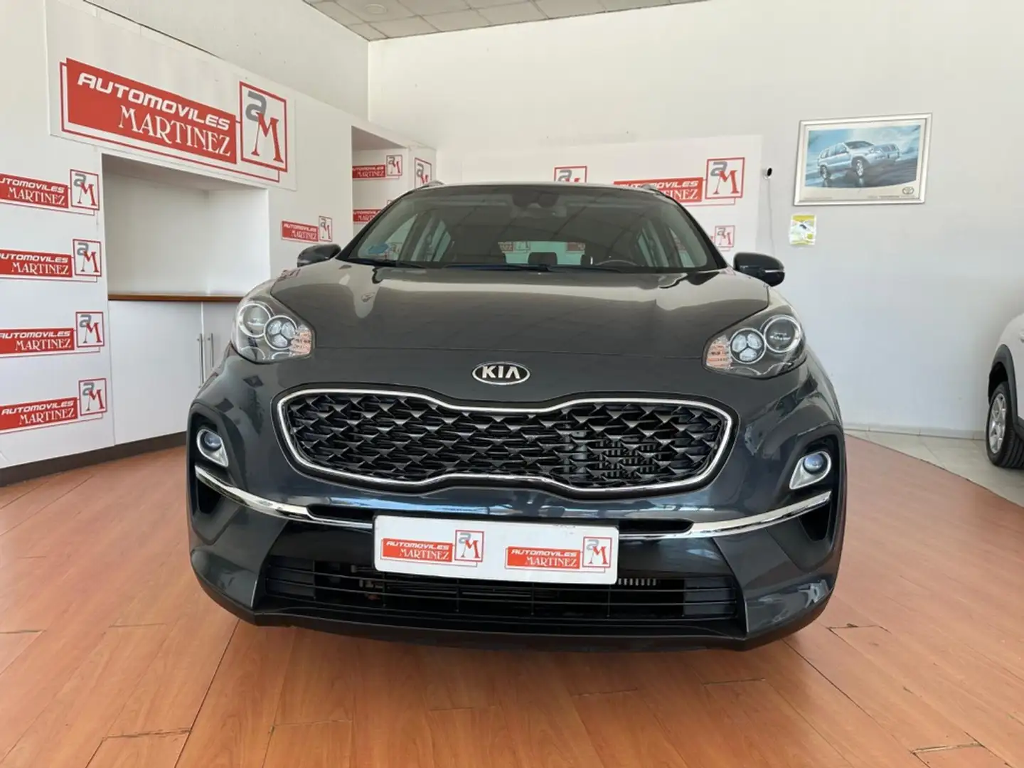 Kia Sportage 1.6 MHEV Drive Plus 4x2 136 Gris - 2