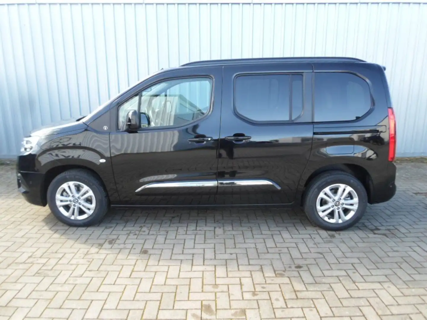 Toyota Proace City Verso L1 Team D 1,2 l 6-G Schwarz - 2
