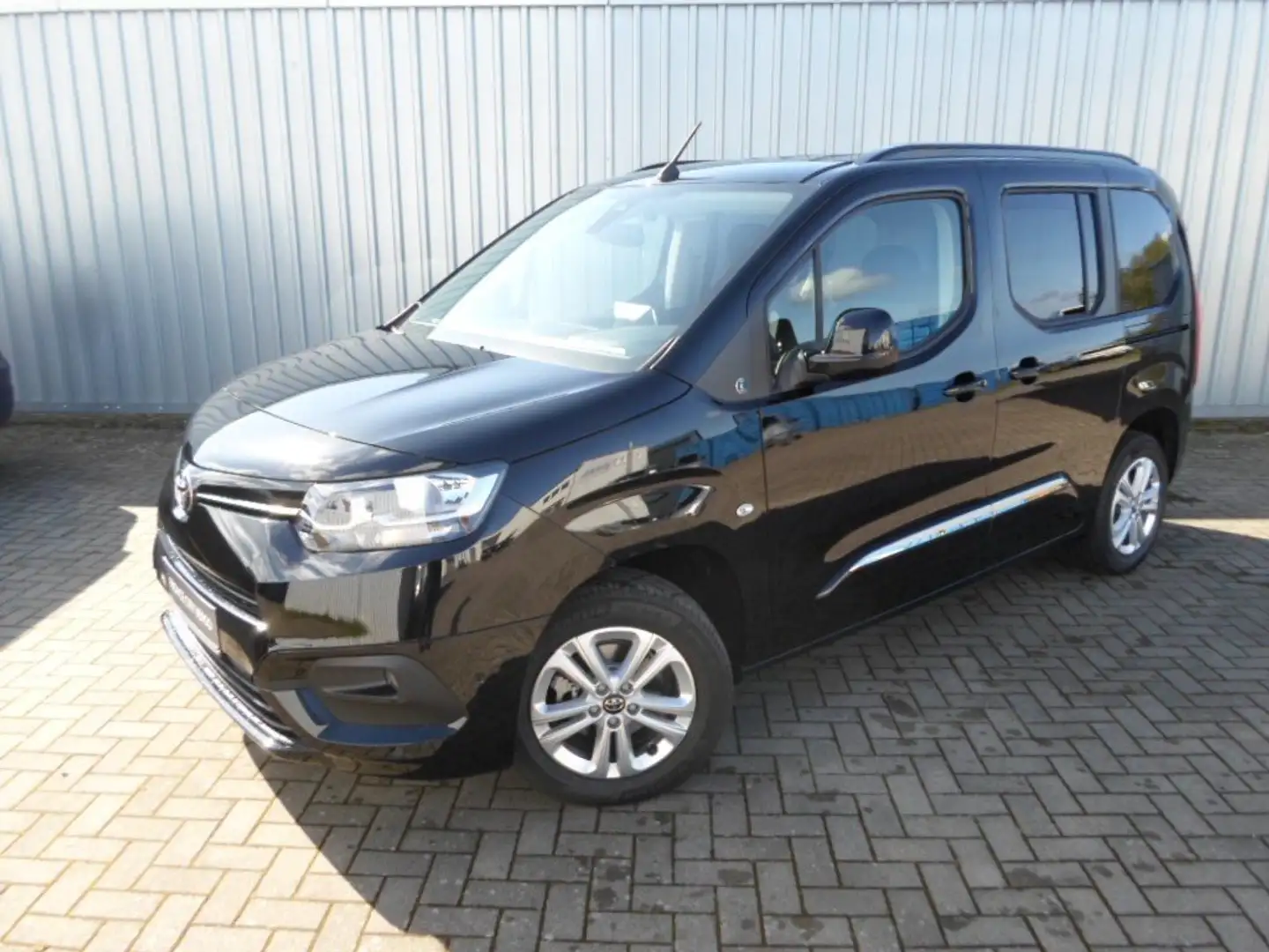 Toyota Proace City Verso L1 Team D 1,2 l 6-G Schwarz - 1