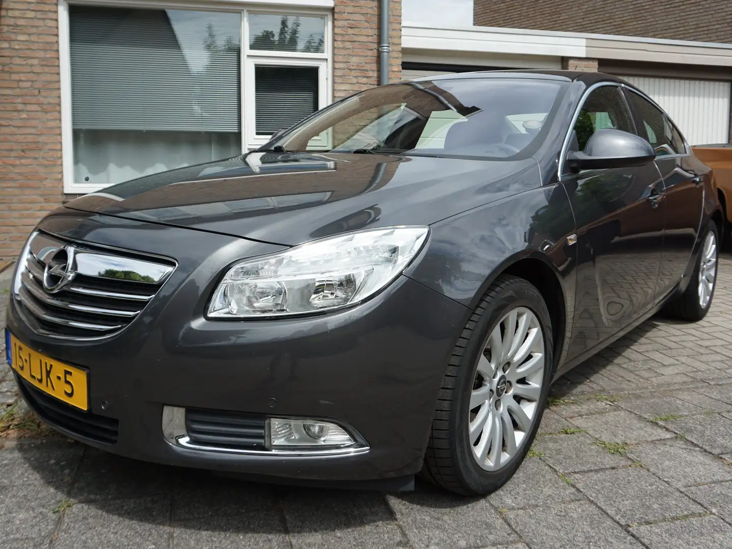 Opel Insignia Insignia 1.6 T Cosmo Grijs - 1