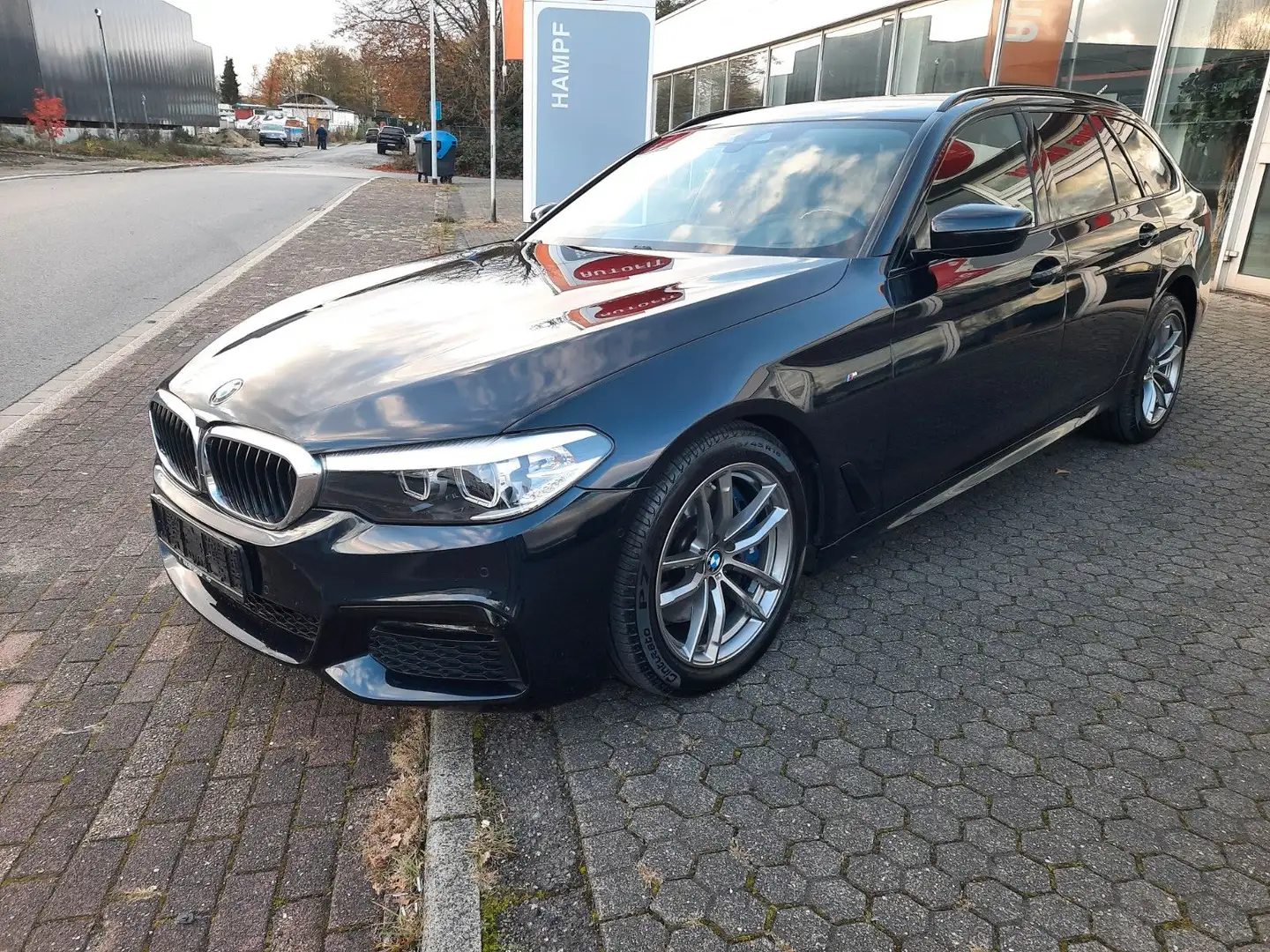 BMW 530 D Touring xDrive M Sport LEDER, AHK SCHECKH. Schwarz - 1