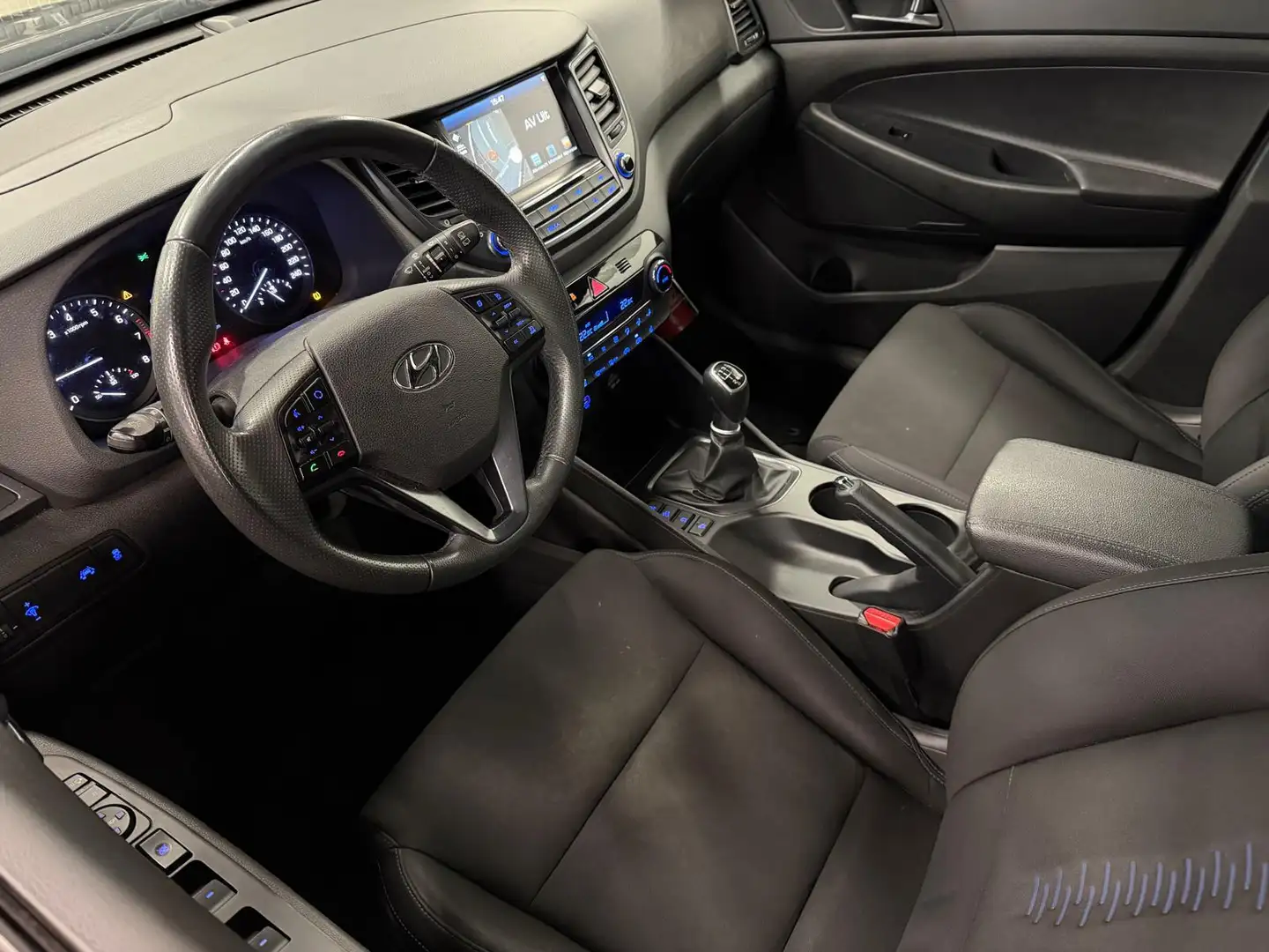 Hyundai TUCSON 1.6 GDi Comfort / Camera / Trekhaak / Navi / Stoel Grijs - 2