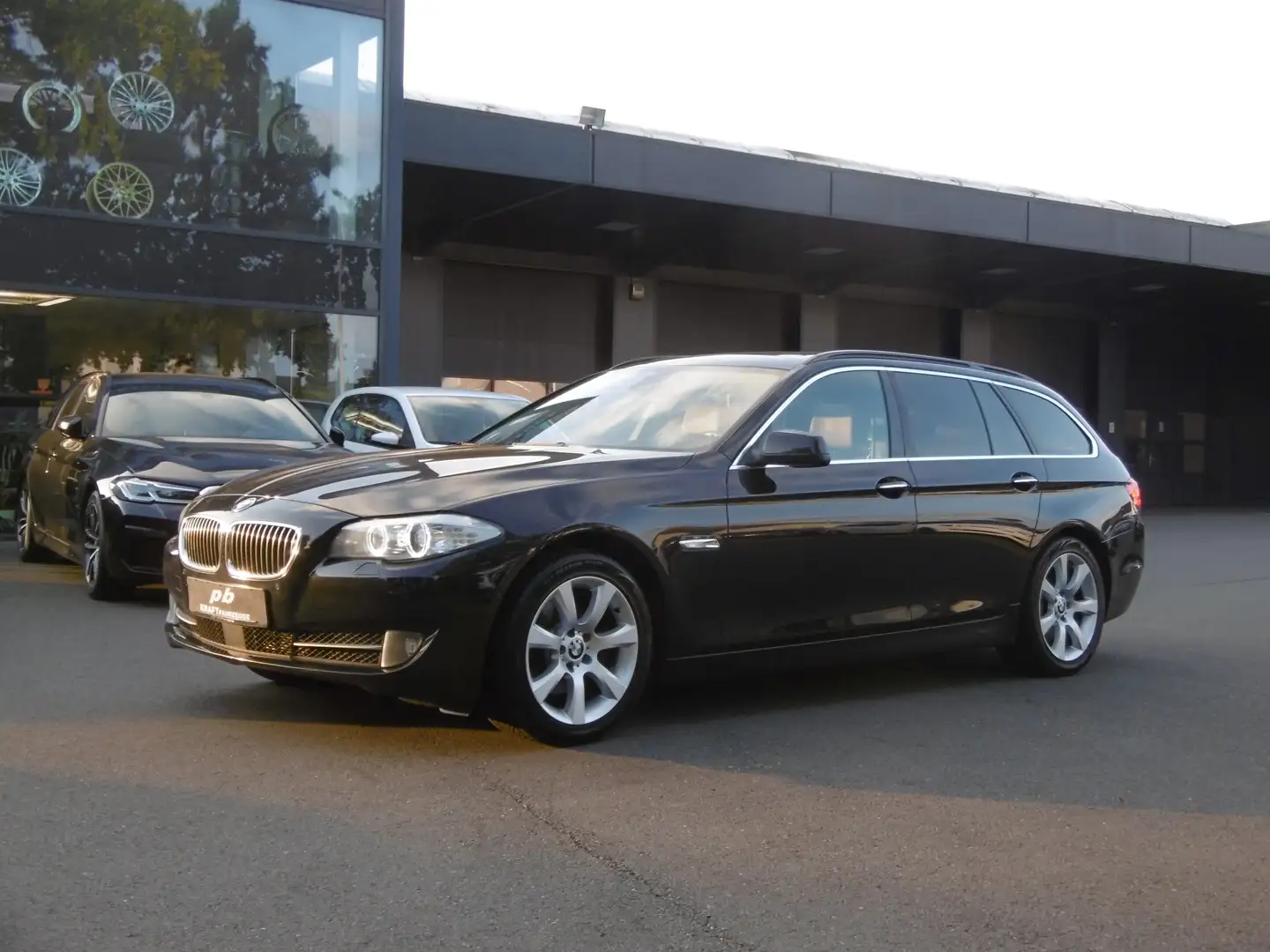 BMW 520 d Touring AHK Pano Leder ACC HUD Navi Prof. Nero - 2