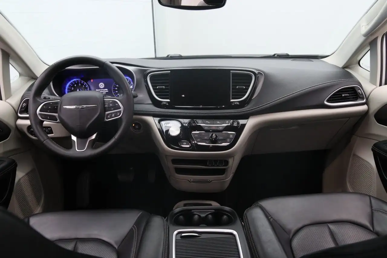 Chrysler Pacifica снимка Chrysler Pacifica