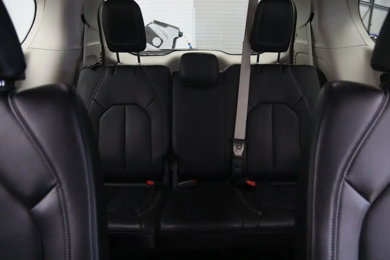 Chrysler Pacifica снимка Chrysler Pacifica