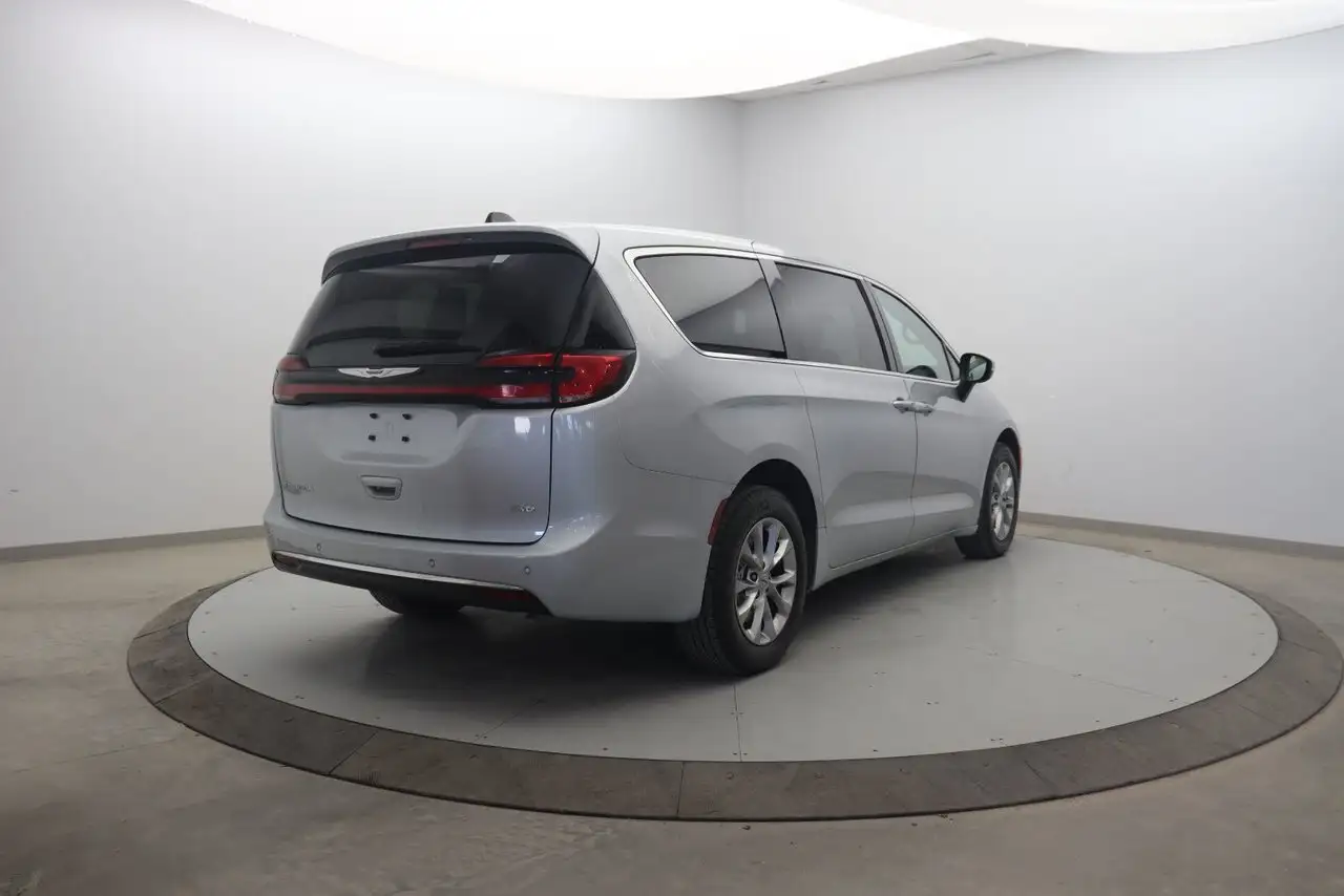 Chrysler Pacifica снимка Chrysler Pacifica