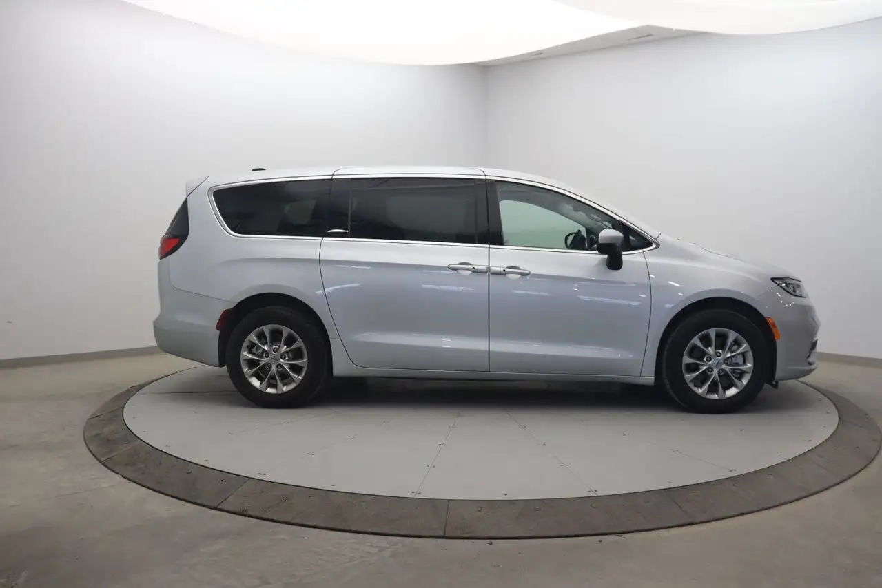Chrysler Pacifica снимка Chrysler Pacifica