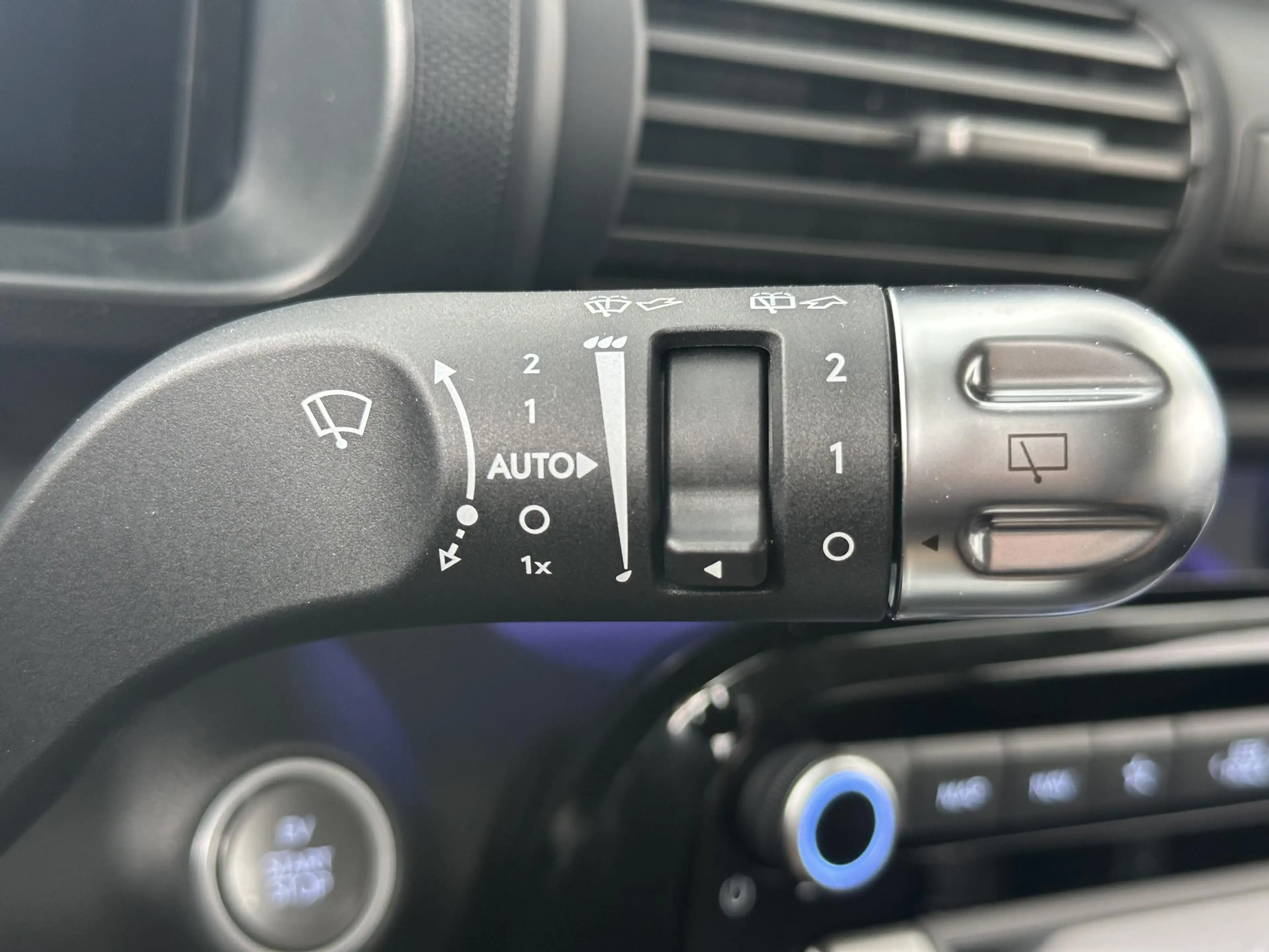 Hyundai Inster Evolve 49 kWh / Cruise control Adaptief / Apple C — photo 32