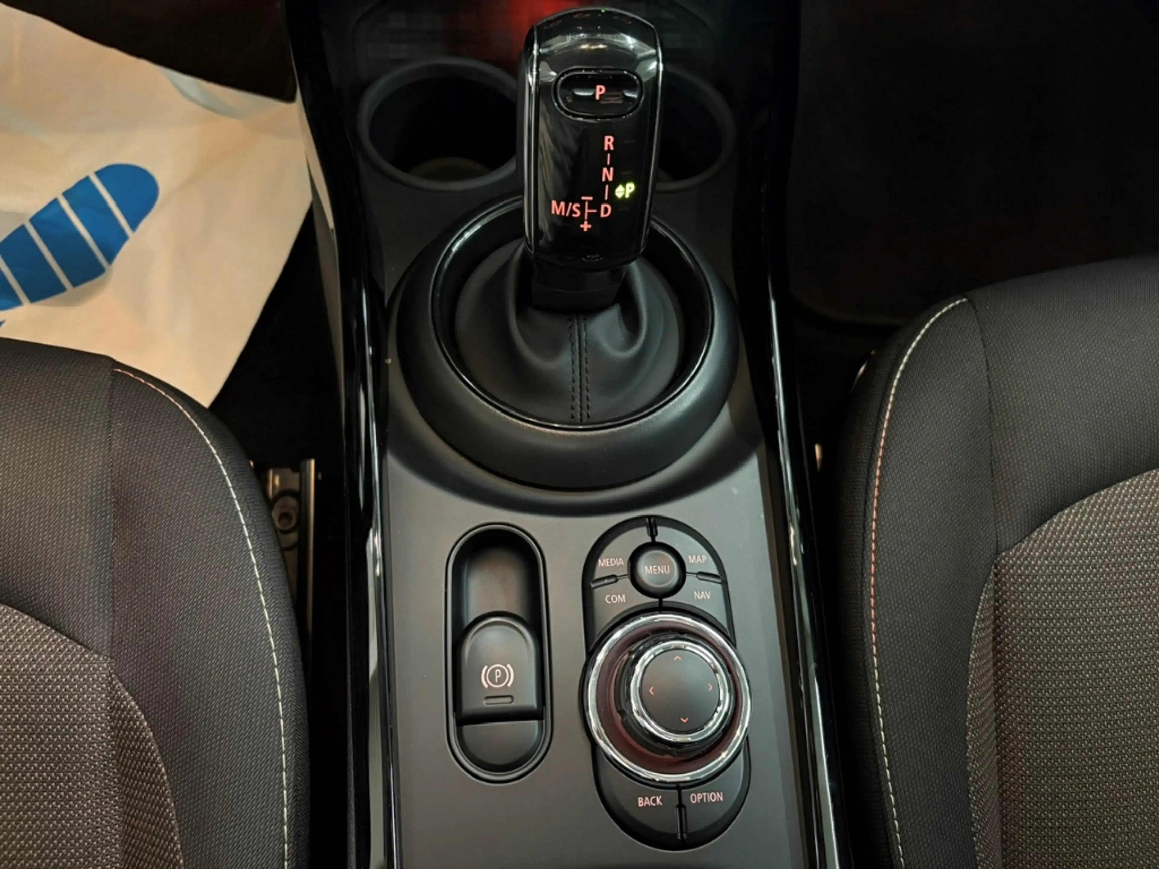 MINI Cooper Clubman A LED Klimaautom DAB Keyless Entry Rückfahrkam. Te — photo 14
