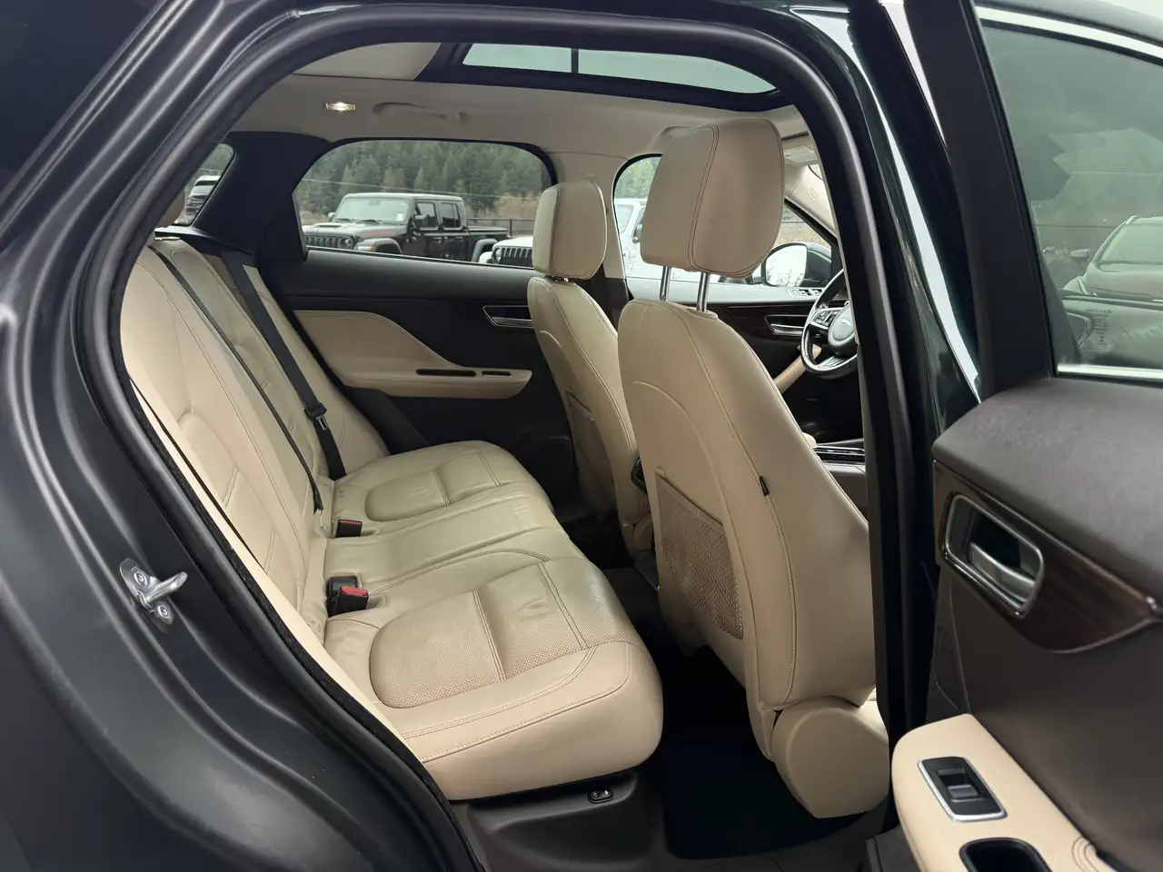 Jaguar F-Pace снимка Jaguar F-Pace