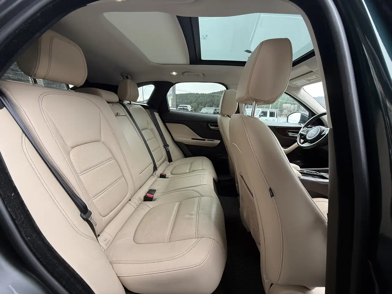 Jaguar F-Pace снимка Jaguar F-Pace