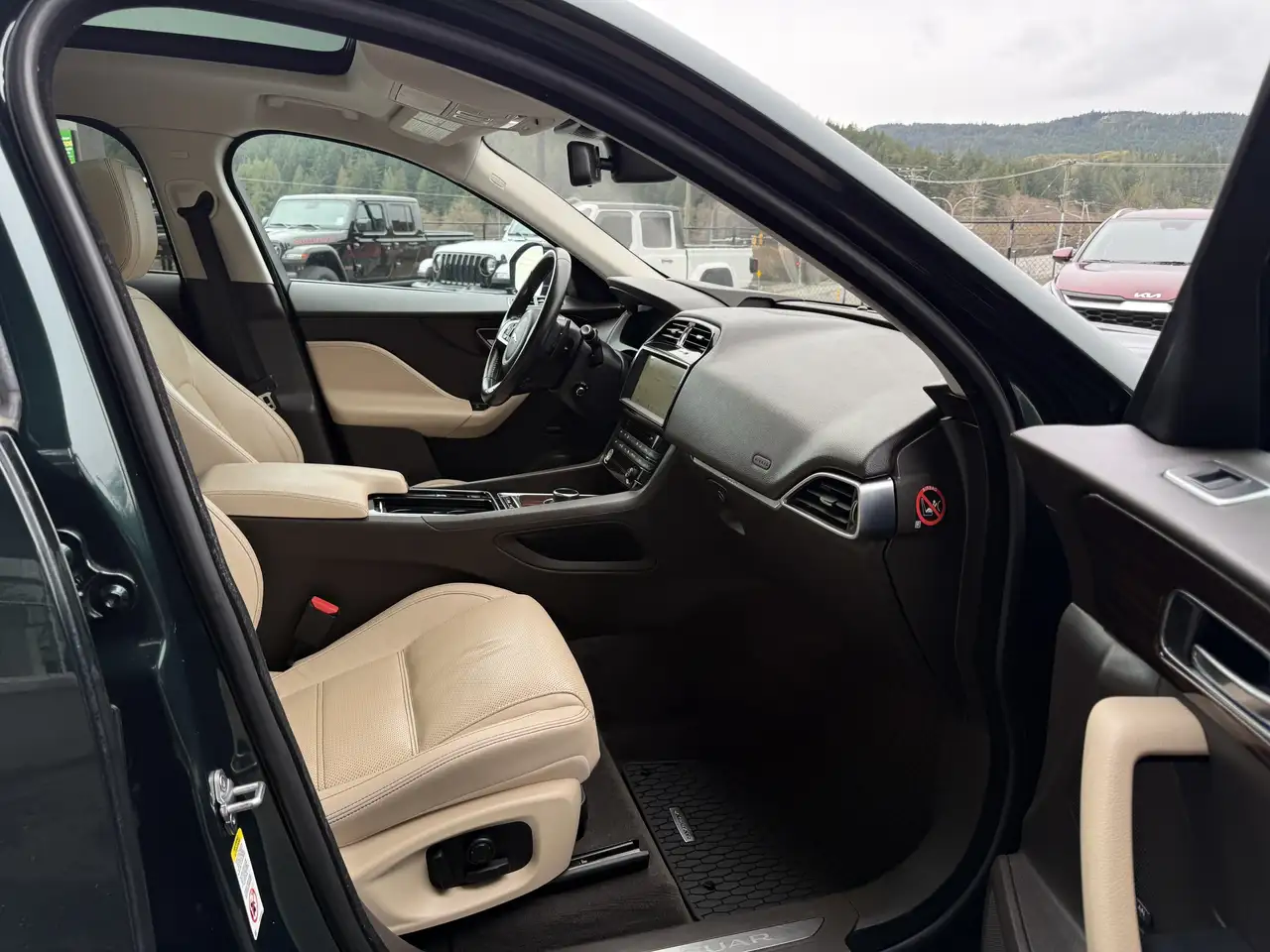 Jaguar F-Pace снимка Jaguar F-Pace