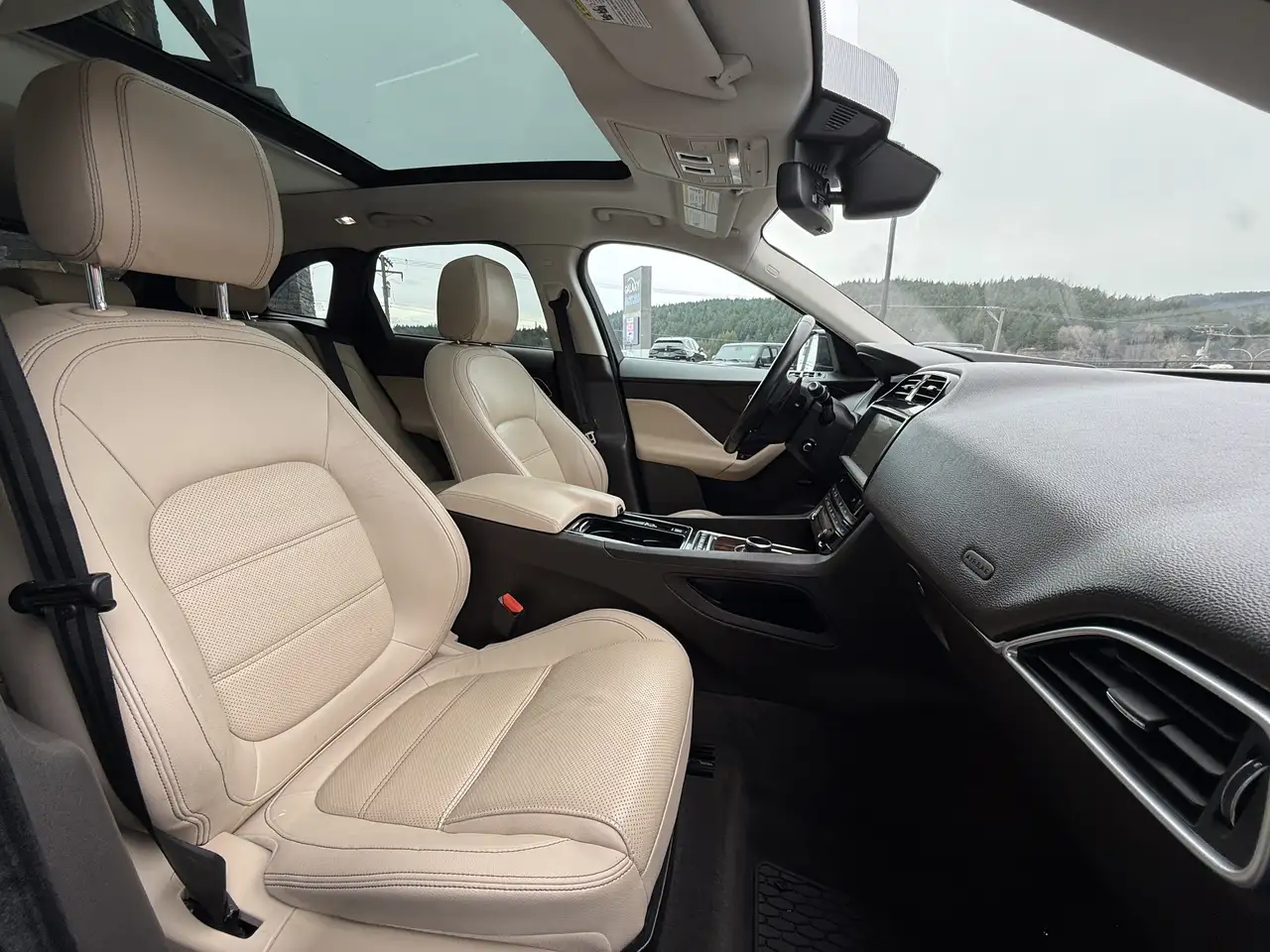 Jaguar F-Pace снимка Jaguar F-Pace