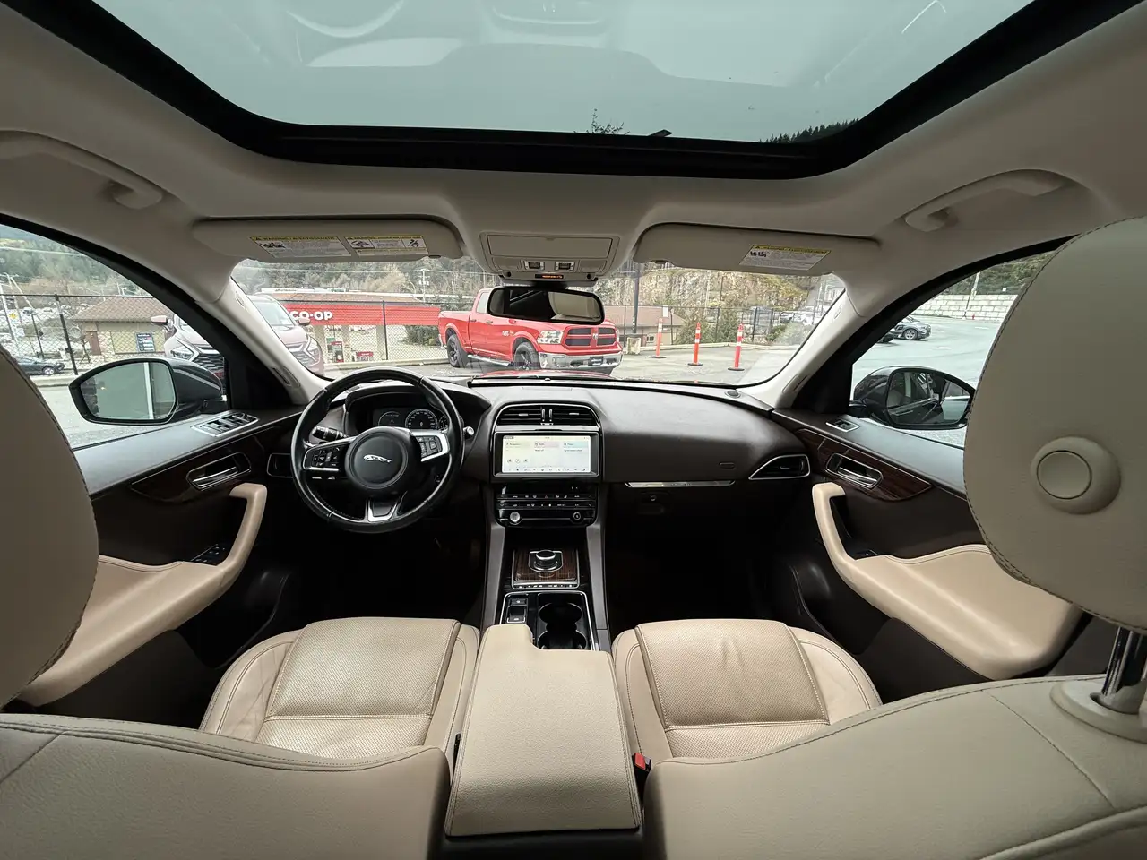 Jaguar F-Pace снимка Jaguar F-Pace