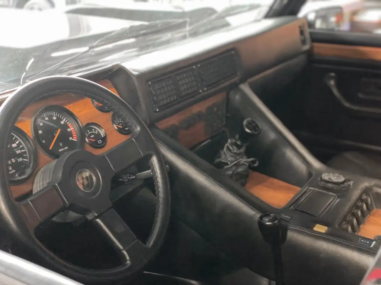 Lamborghini LM002 INJECTION V12 – COLLECTOR 1/60 – IMMATRICULATION FRANCE, foto 12