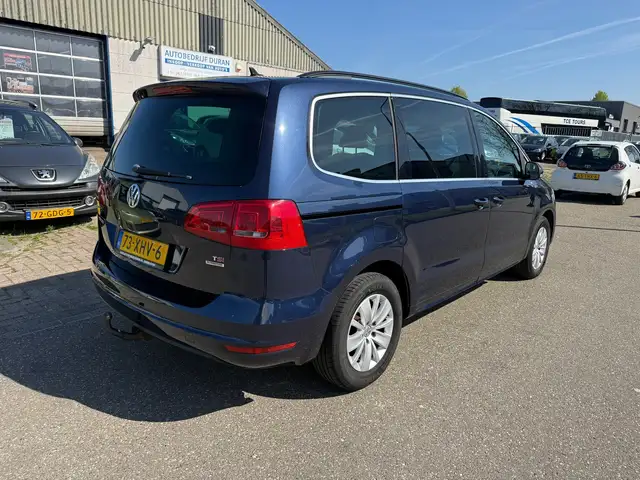 Volkswagen Sharan view 3