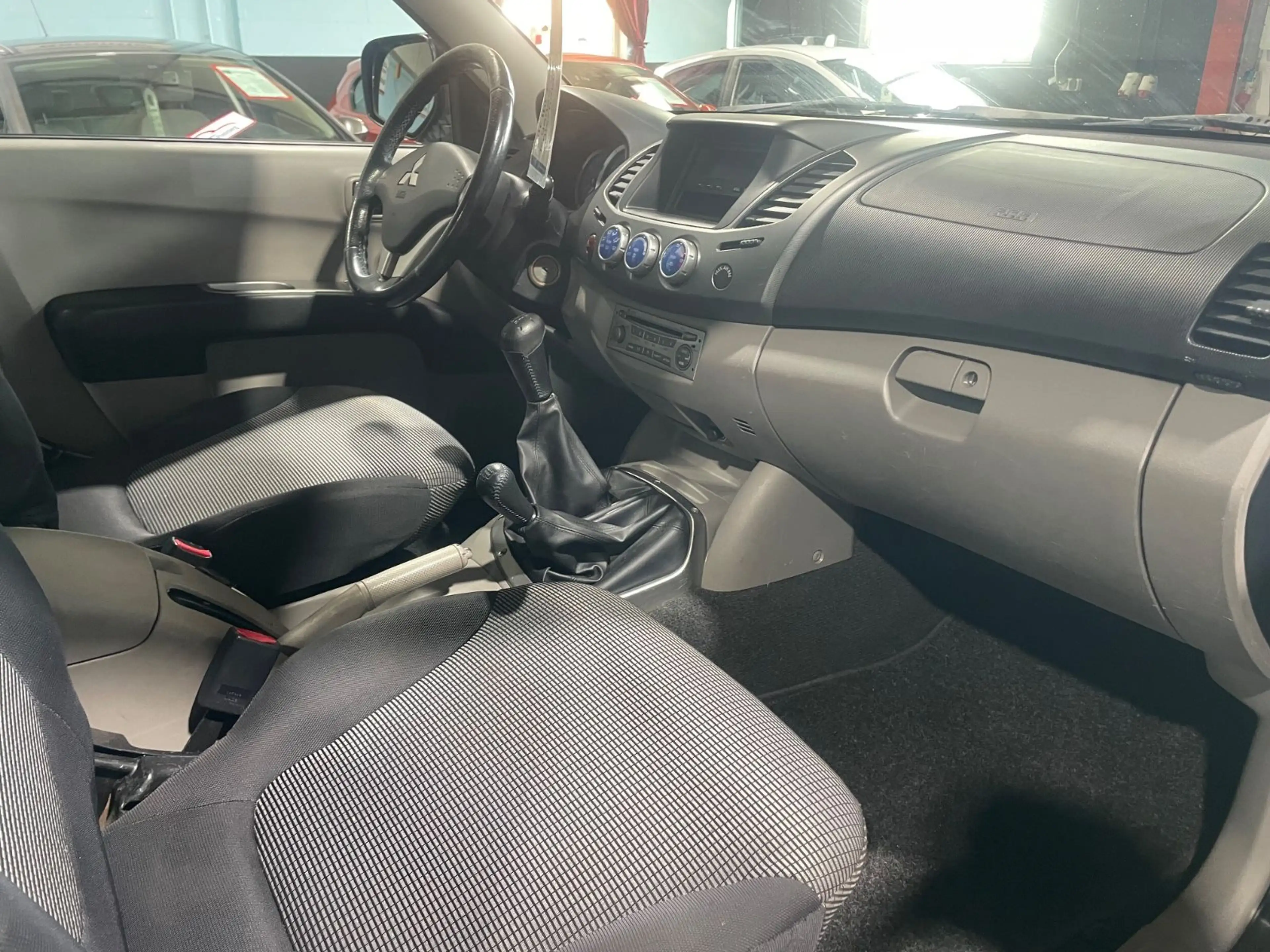 Mitsubishi L200 *2.5 DIESEL*4X4*OFFROAD*KLIMA*2.HAND*TÜV NEU — photo 8