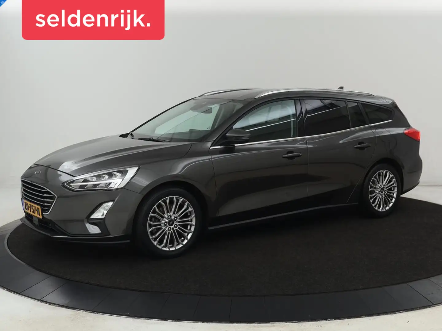 Ford Focus 1.0 EcoBoost Titanium | Trekhaak | Stoelverwarming Grijs - 1