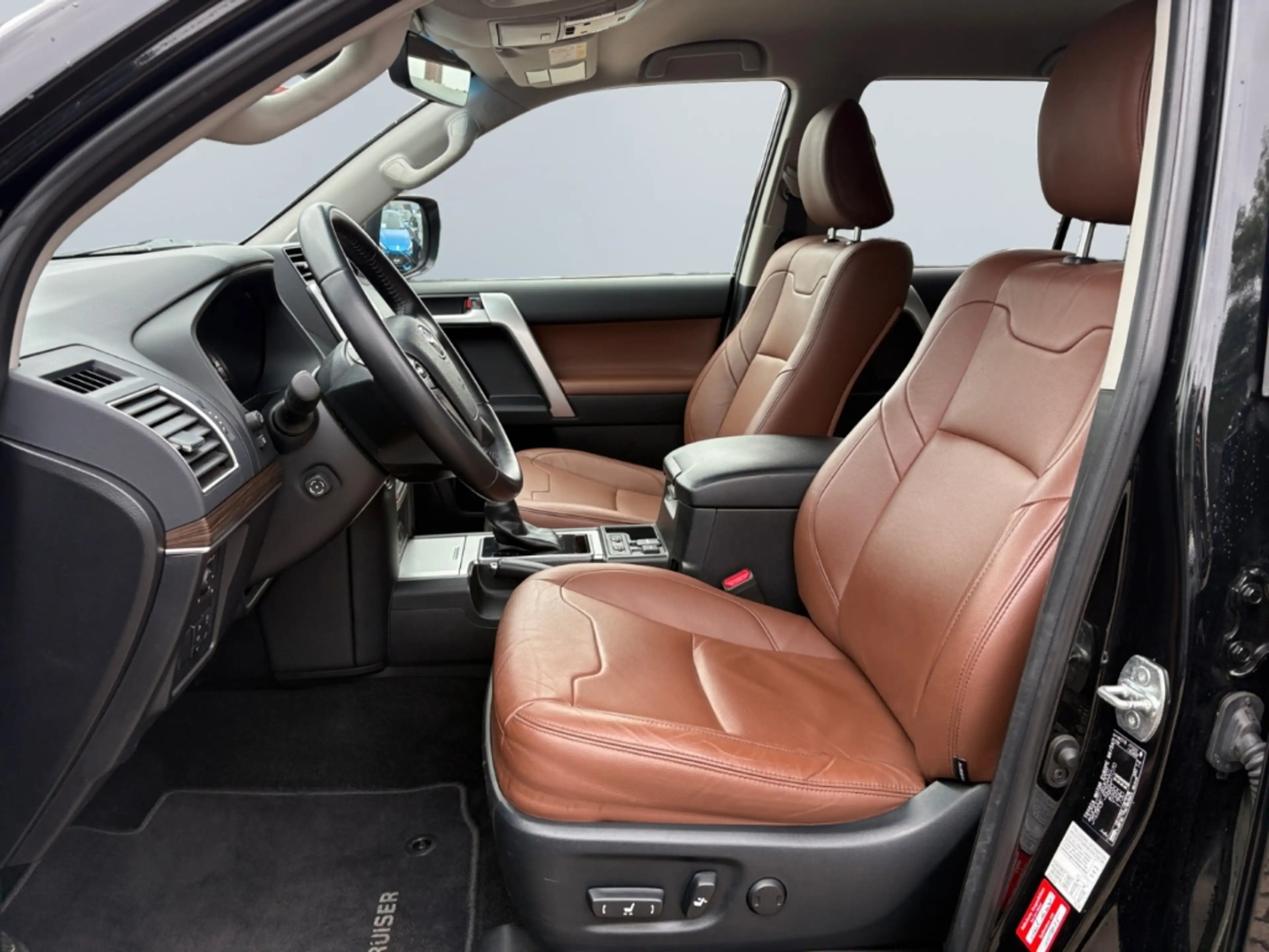 Toyota Land Cruiser 2.8 D-4D TEC-Edition *360°*JBL*AHK* — photo 9