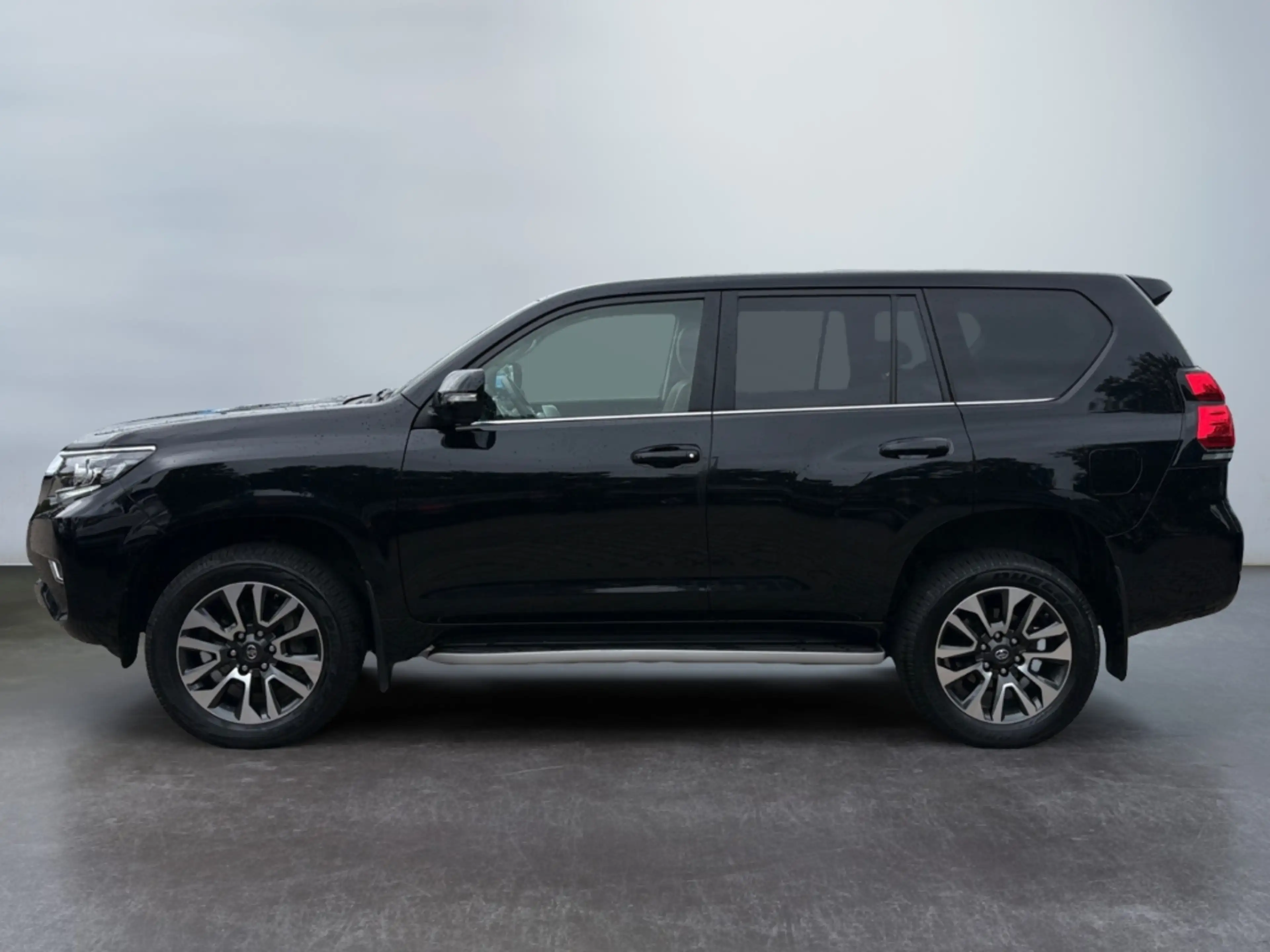 Toyota Land Cruiser 2.8 D-4D TEC-Edition *360°*JBL*AHK* — photo 5