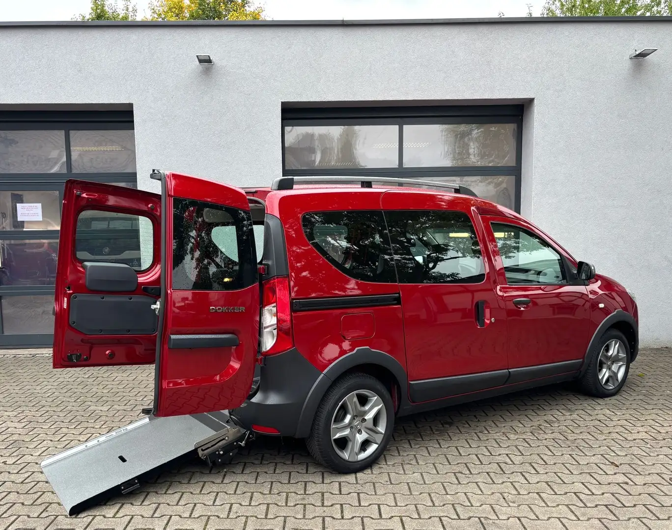 Dacia Dokker Stepway Plus Behindertengerecht Rollstuhlrampe Rot - 1