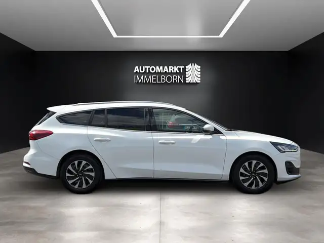 Ford Focus view 11