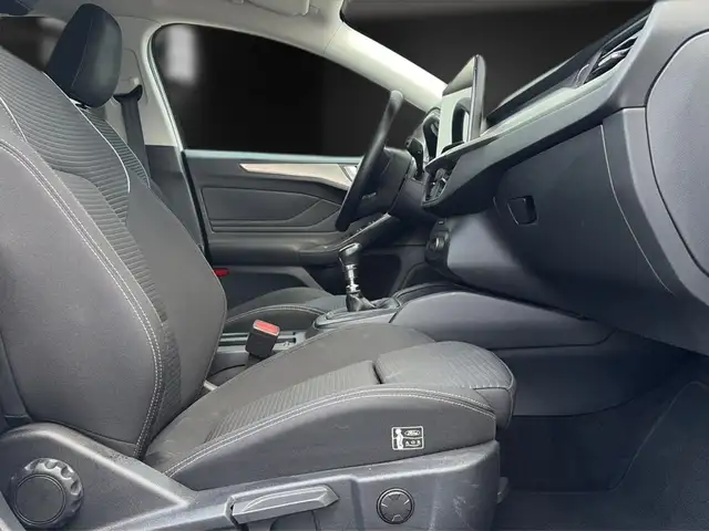 Ford Focus view 15