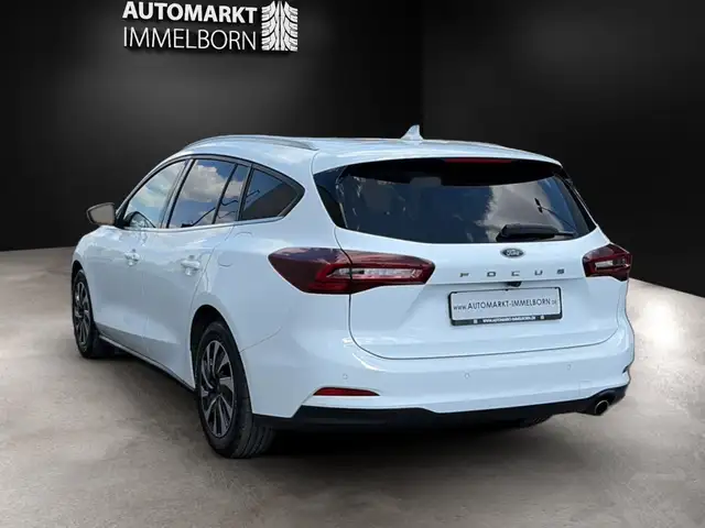 Ford Focus view 5