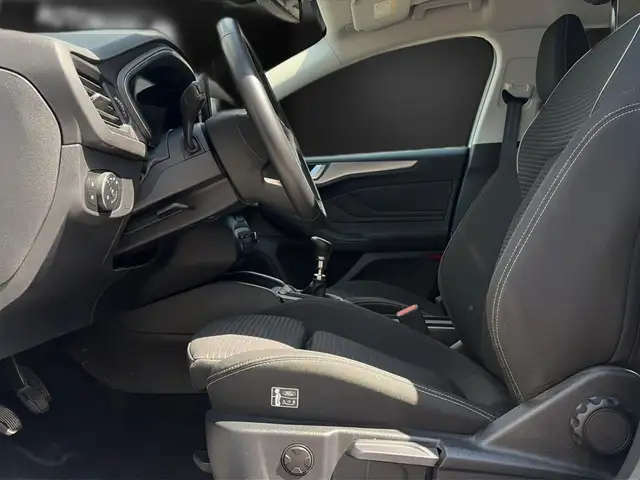 Ford Focus view 14