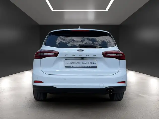 Ford Focus view 10