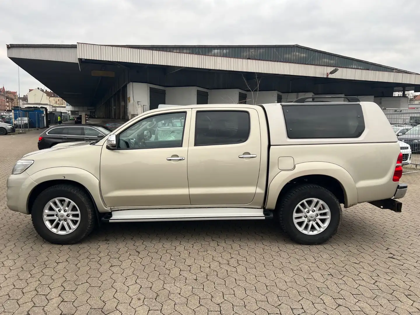 Toyota Hilux 3,0 Liter Goud - 2