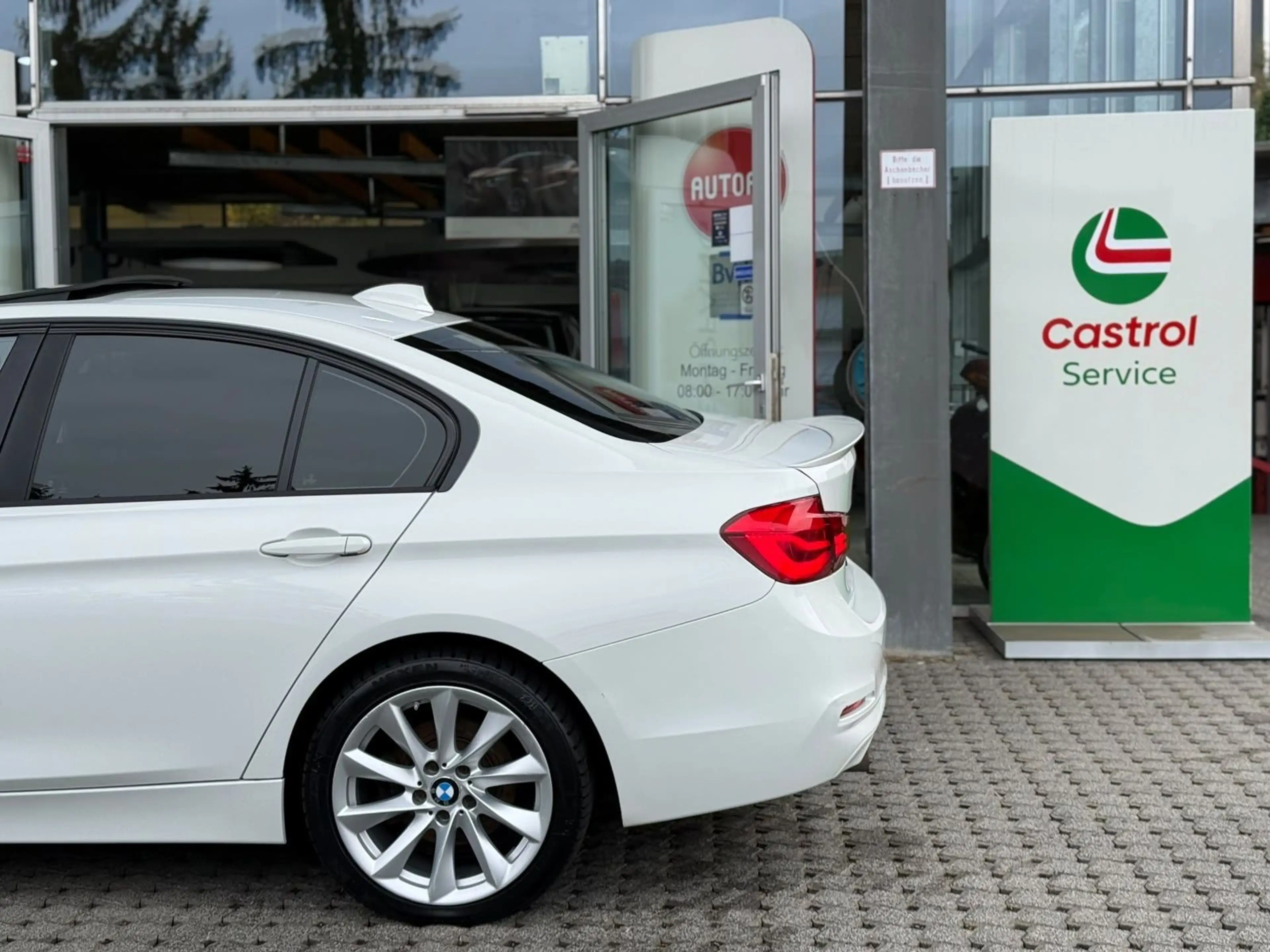 BMW 320 i xDrive Automatik Limousine/ALPINWEISS/SHZ/ — photo 15