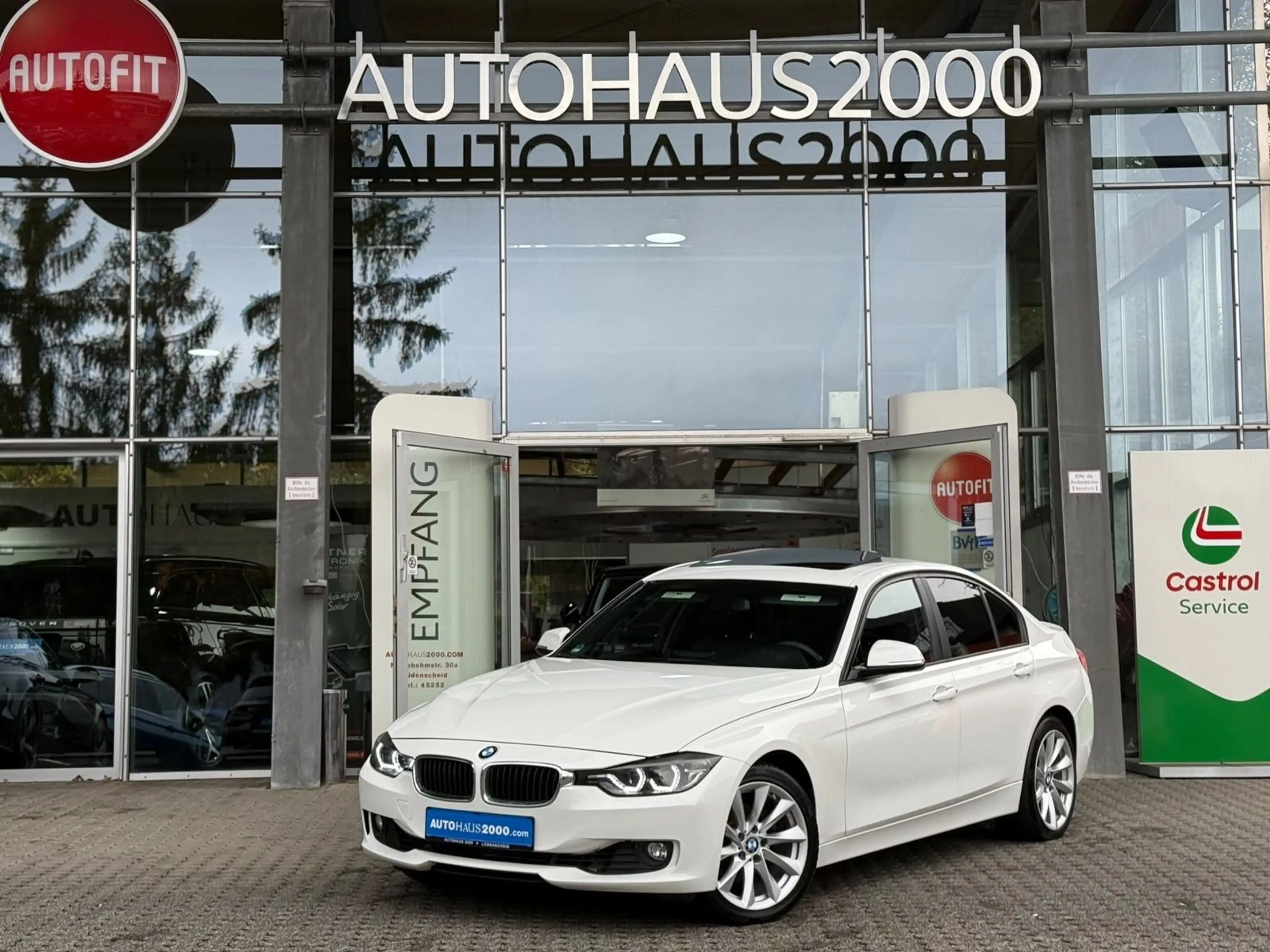 BMW 320 i xDrive Automatik Limousine/ALPINWEISS/SHZ/