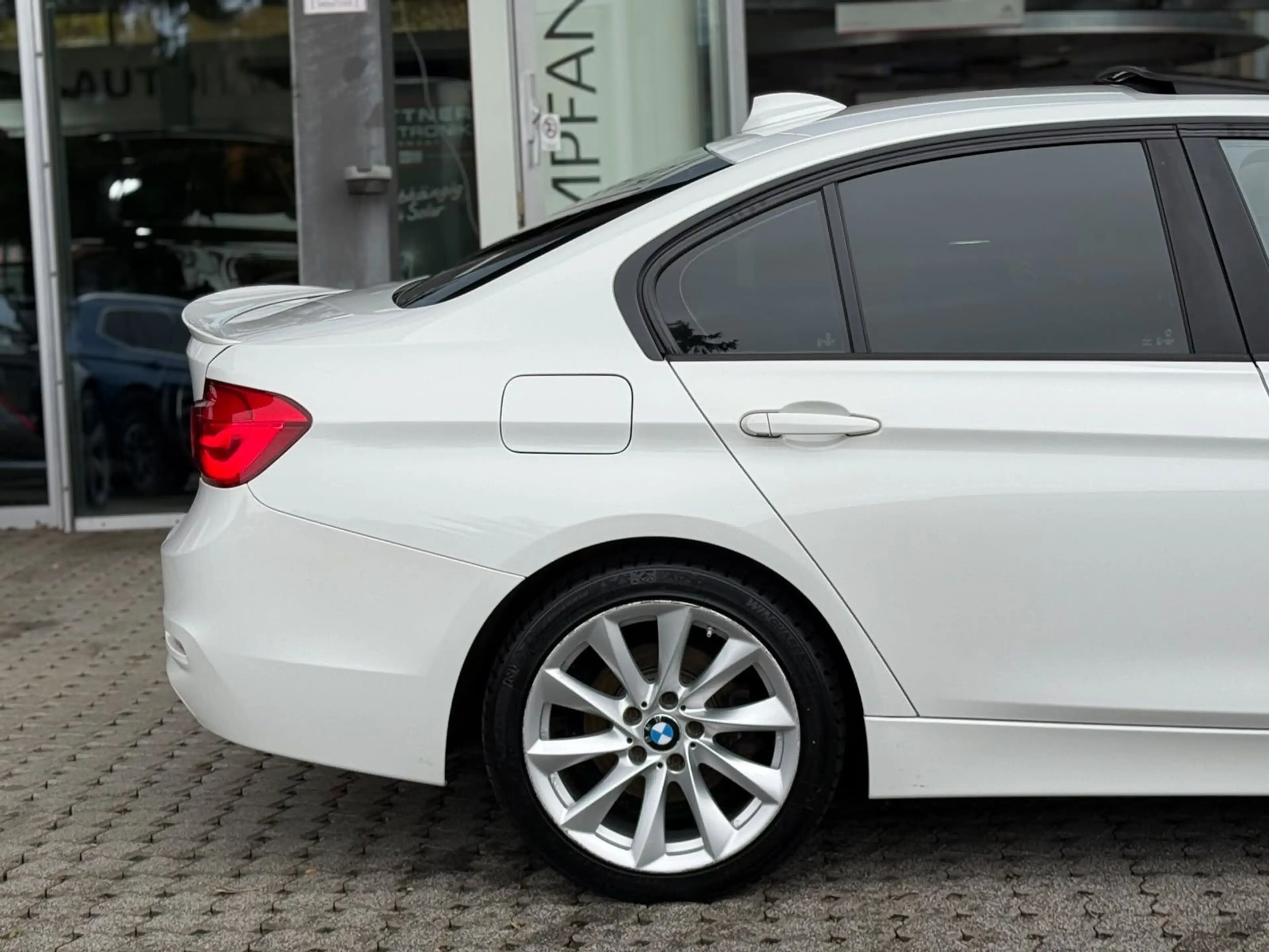 BMW 320 i xDrive Automatik Limousine/ALPINWEISS/SHZ/ — photo 5