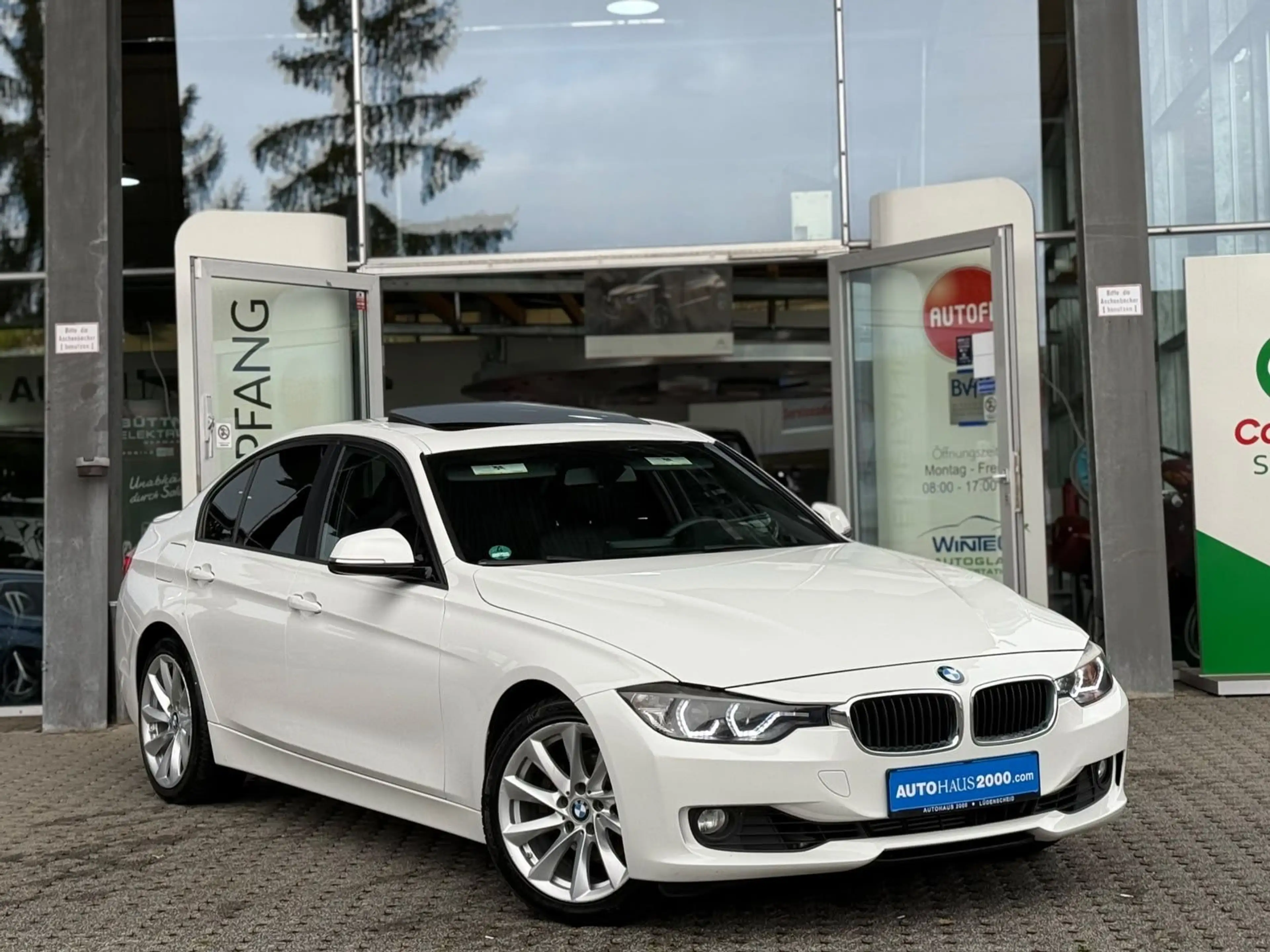BMW 320 i xDrive Automatik Limousine/ALPINWEISS/SHZ/ — photo 3