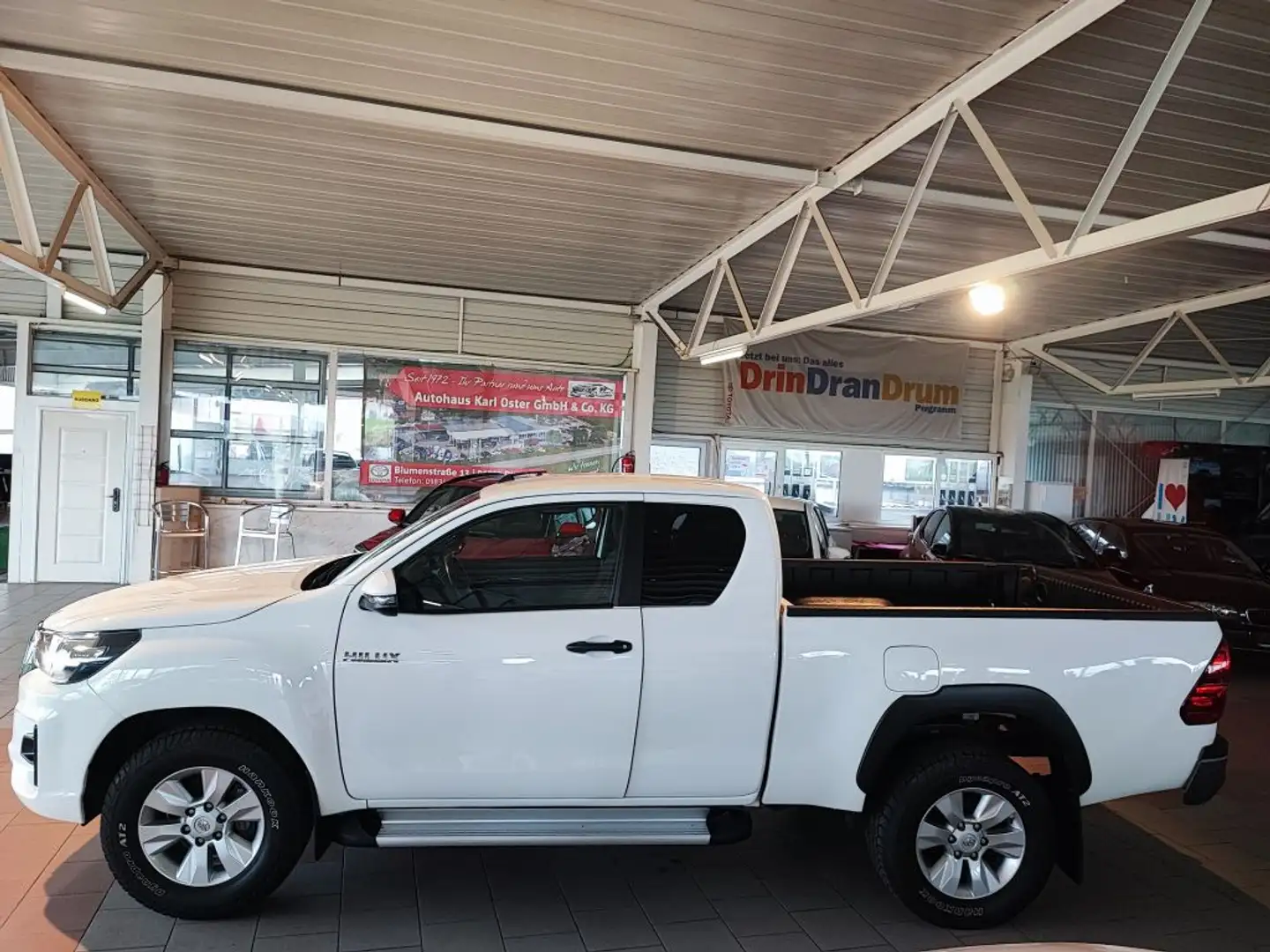 Toyota Hilux 4x4 Extra Cab Comfort White - 2